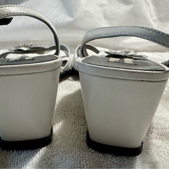 Etienne Aigner White Leather Wedge Sandals 8M | Petal Slingback Vintage Style - Picture 5 of 6